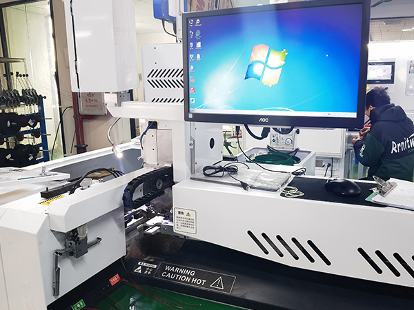 打端子插殼一體機